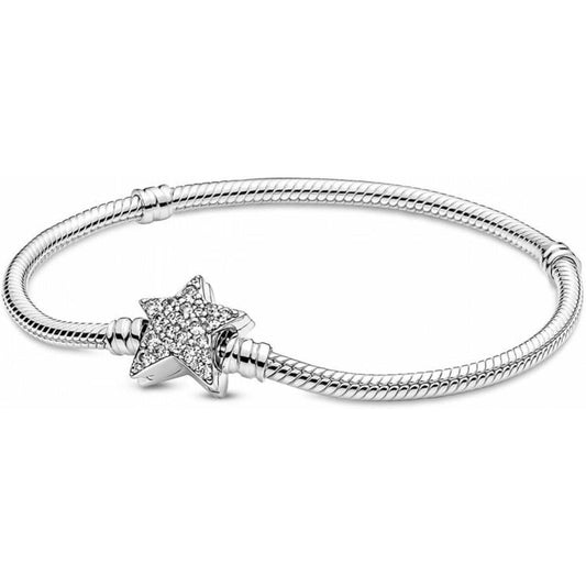 Zilverkleurige Pandora armband voor dames met stervormige, glinsterende sluiting.