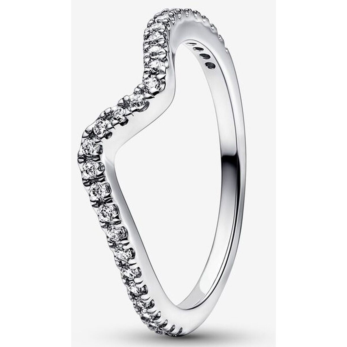 Pandora ring voor dames van roestvrij staal met een tijdloos ontwerp en sprankelende details.