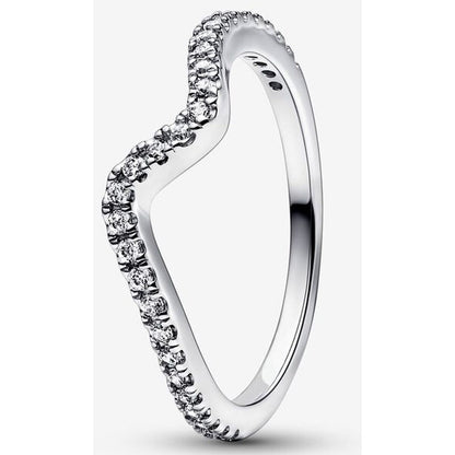 Pandora ring voor dames van roestvrij staal met een tijdloos ontwerp en sprankelende details.