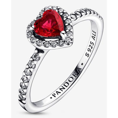 Pandora ring dames 198421C02-54 met hartvormige rode steen en sprankelende details.