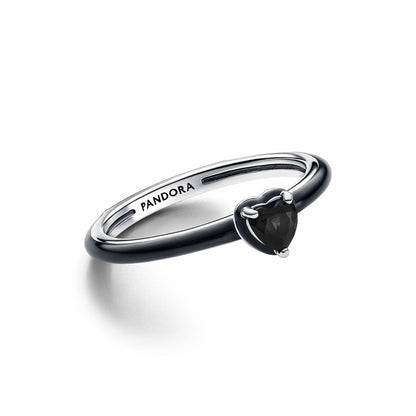 Pandora ring voor dames met een elegante hartvormige zwarte steen.