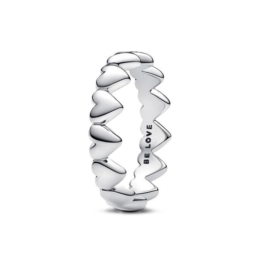 Pandora ring voor dames in sterling zilver met een elegant hartontwerp.