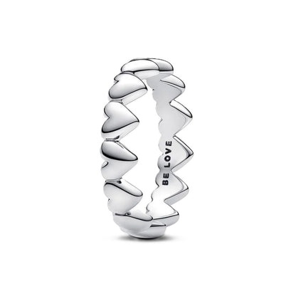 Zilverkleurige Pandora ring voor dames, maat 14 met elegante hartvormige details.