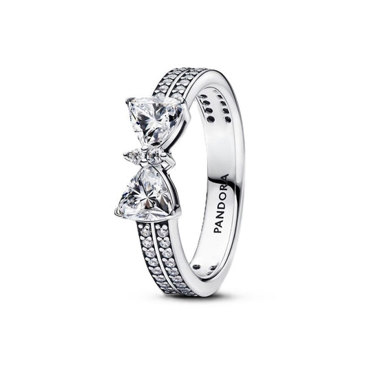 Zilverkleurige Pandora ring met elegante strik en hoogwaardige mineraalkristallen.