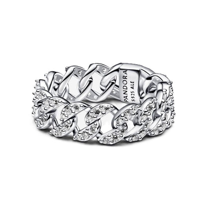 Zilverkleurige Pandora ring met elegante schakels en fonkelende details.