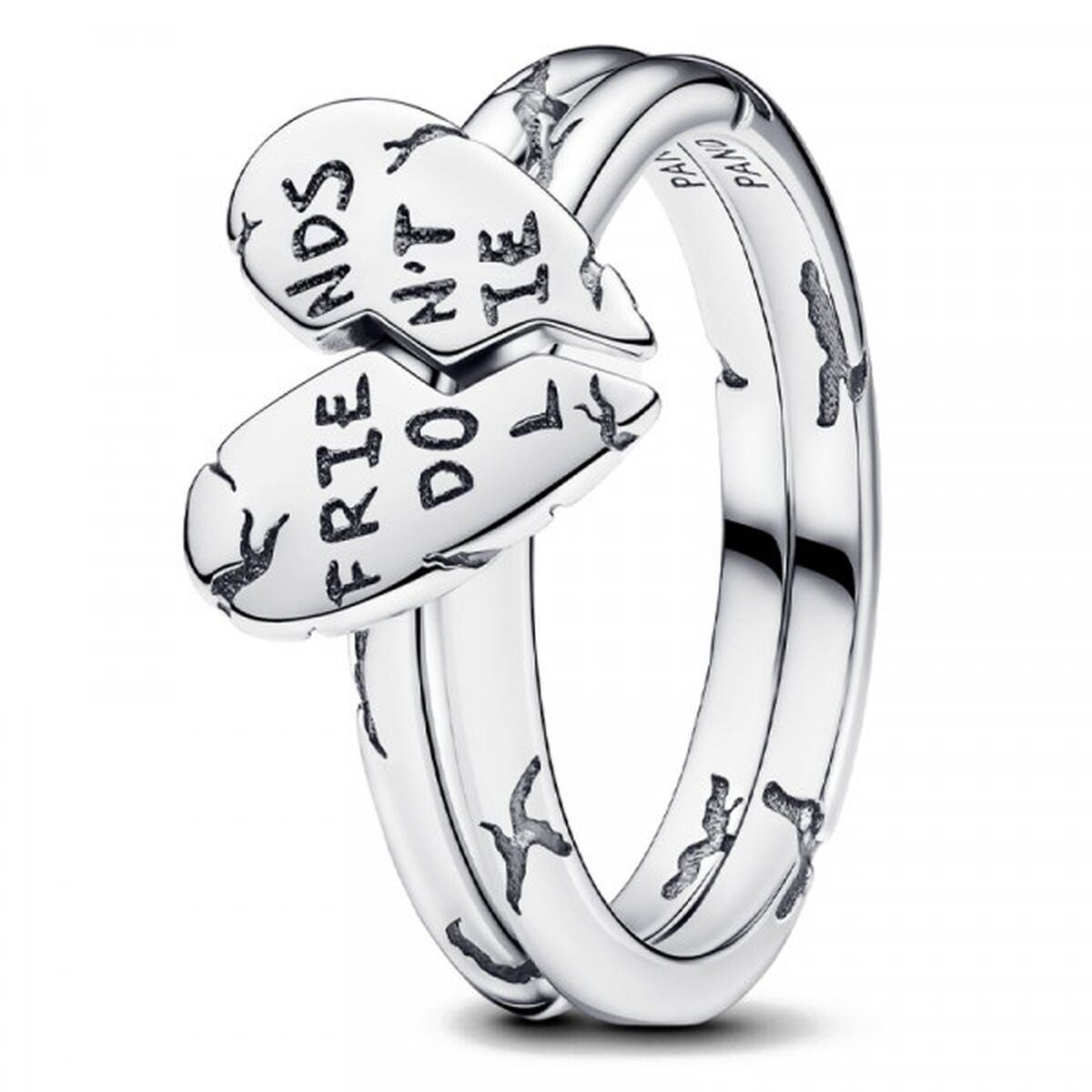 Zilverkleurige Pandora ring met hartvormige delen en de tekst "FRIENDS DO NOT LIE".