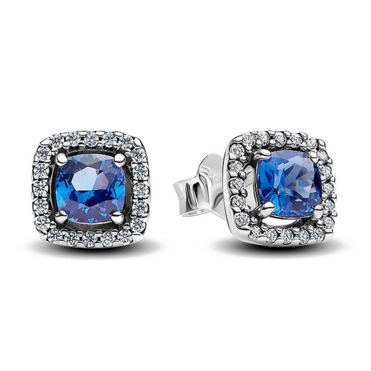 Elegante Pandora oorbellen met blauwe stenen en zilverkleurige omlijsting.