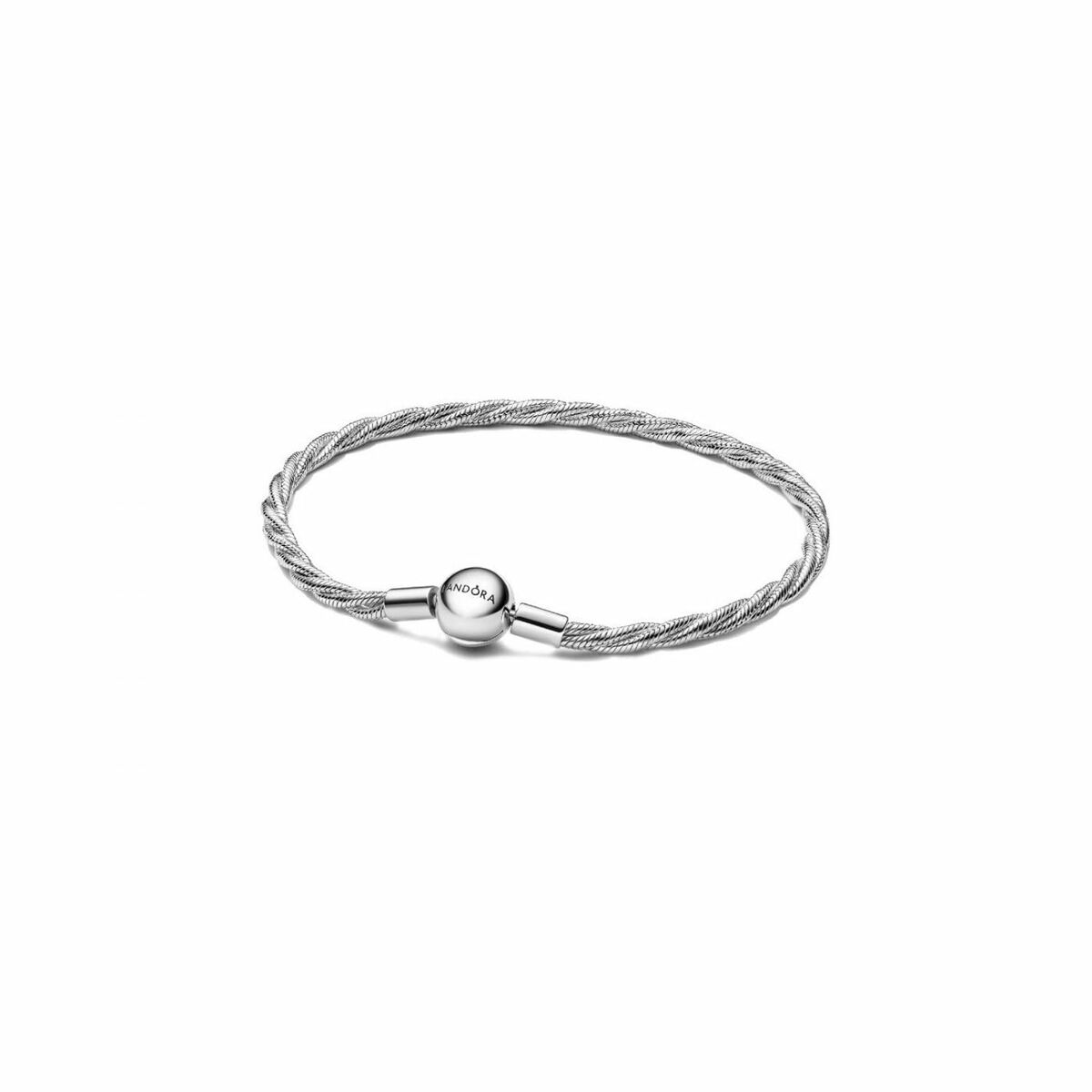 Detail van de zilverkleurige Pandora armband met gedraaid design en sluiting.