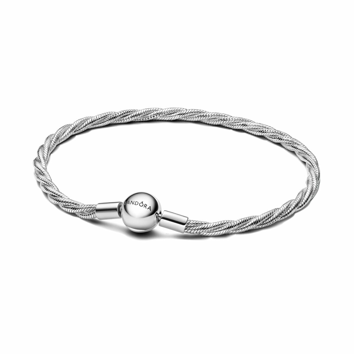 Detail van de Pandora armband in sterling zilver met een elegante gevlochten structuur.