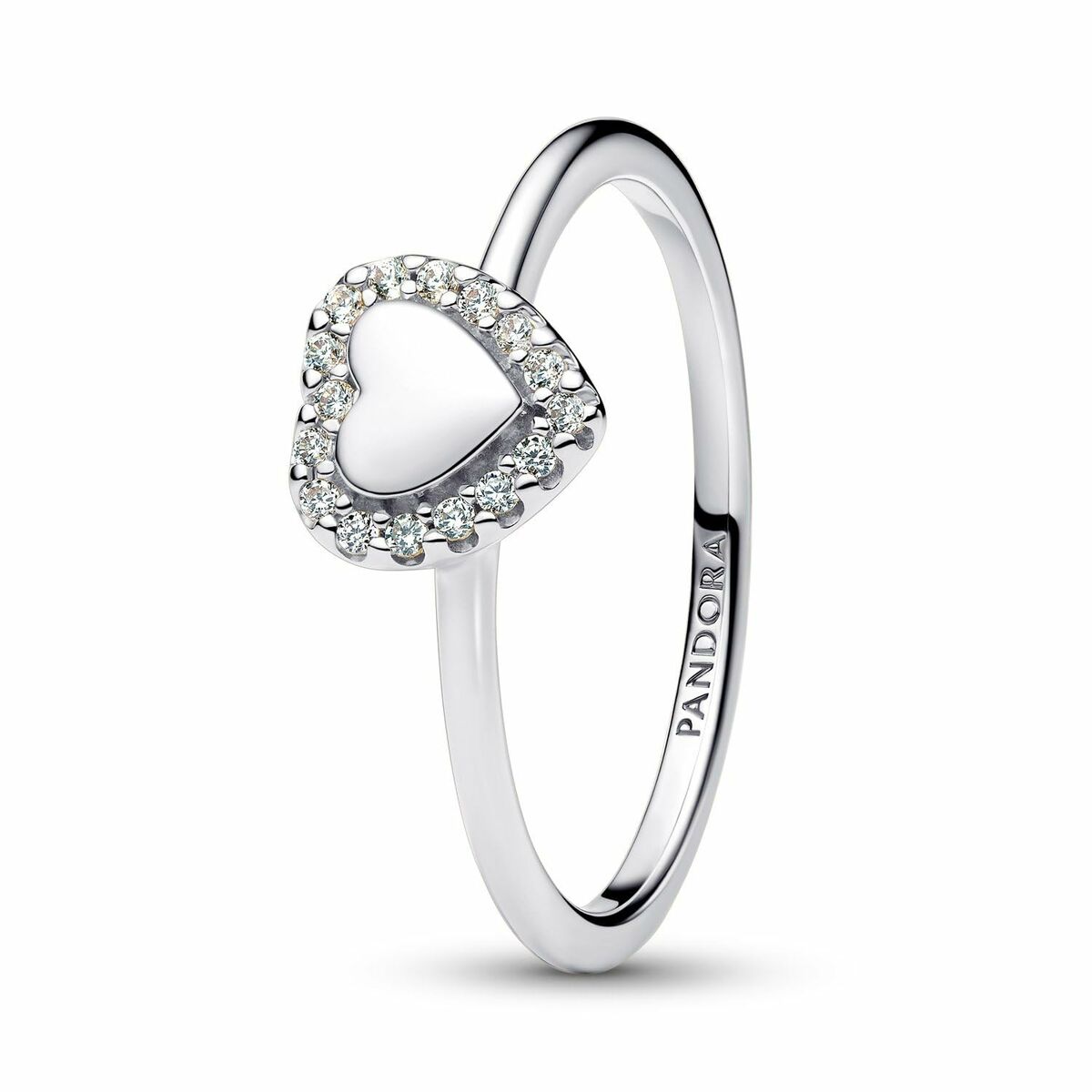 Zilverkleurige Pandora ring met hartvormige steen en sprankelende zirkonia details.