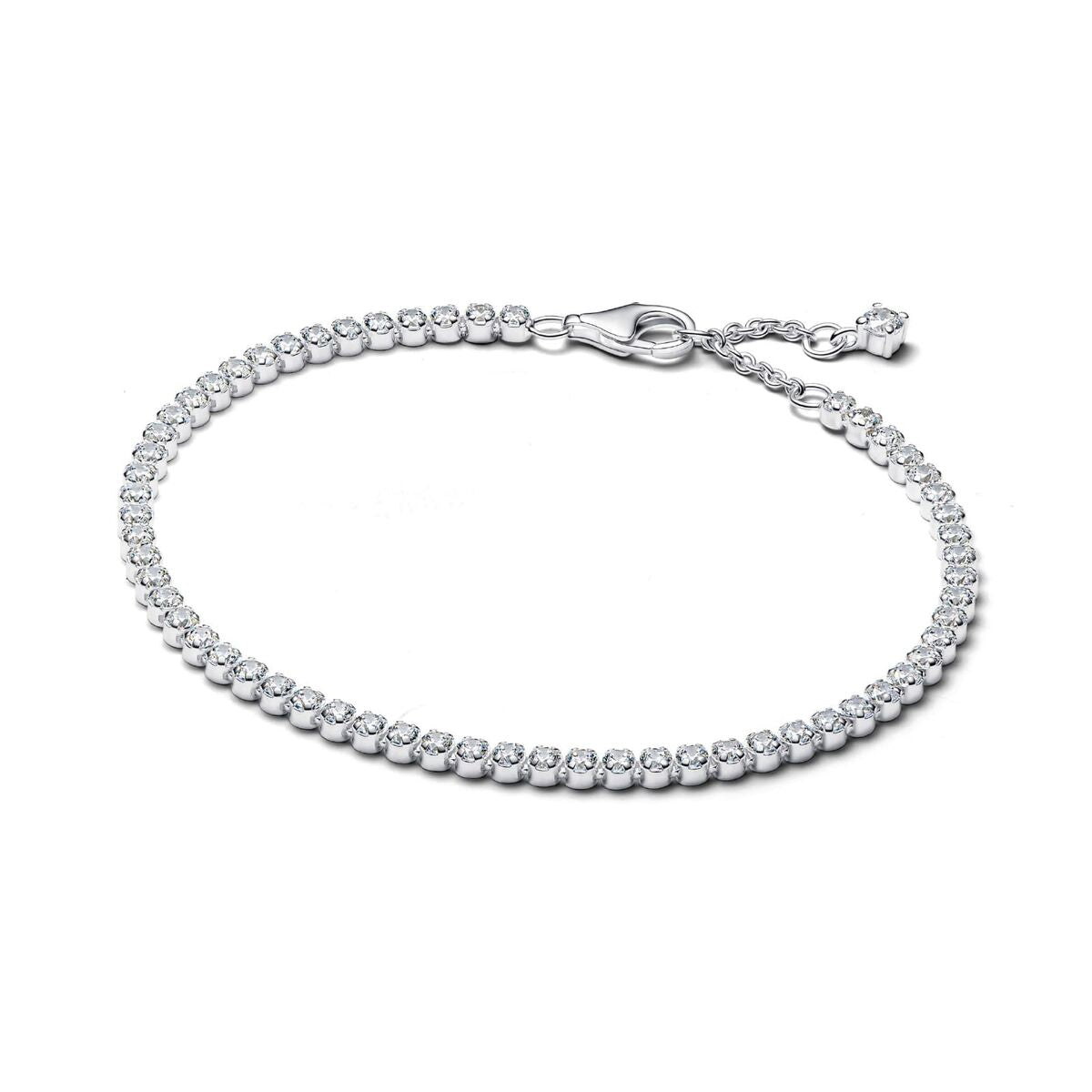 Zilverkleurige Pandora armband voor dames met sprankelende stenen en elegante afwerking.