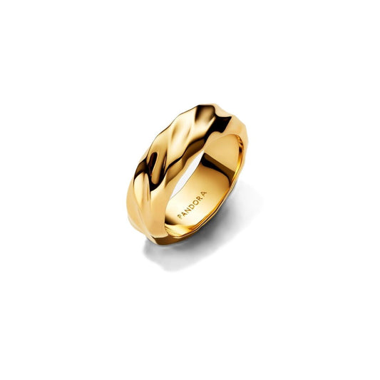 Pandora gouden ring met elegante, gedraaide afwerking voor dames.