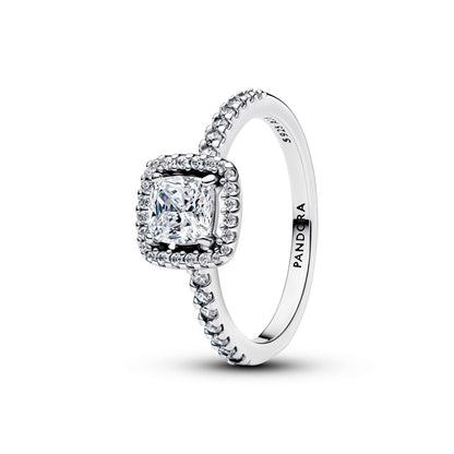 Zilverkleurige Pandora ring met een sprankelende, vierkante steen en verfijnde details.