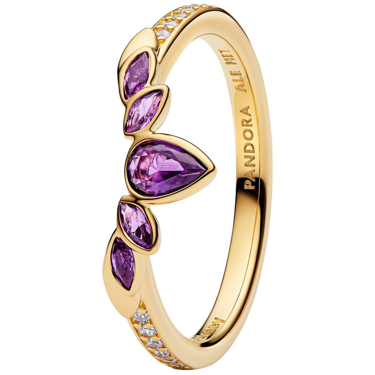 Detail van de Pandora ring met paarse stenen en elegante gouden afwerking.