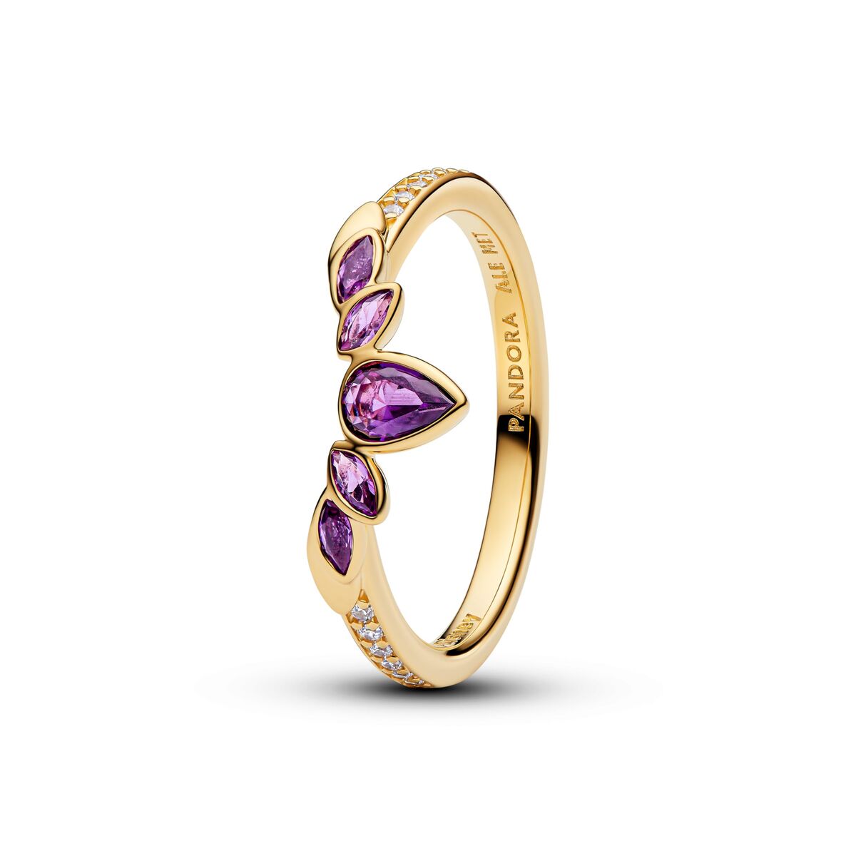Detail van de Pandora gouden ring met paarse stenen en elegante afwerking.