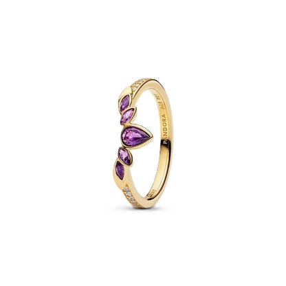 Gouden Pandora ring met paarse stenen en elegante details, zijaanzicht.
