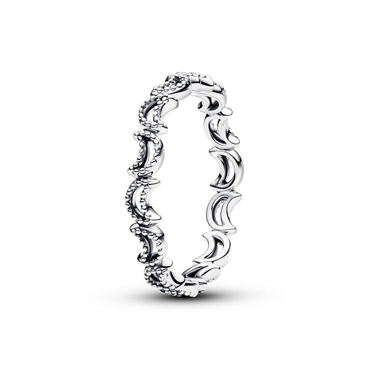 Detail van de zilverkleurige Pandora ring met een tijdloos design en verfijnde afwerking.