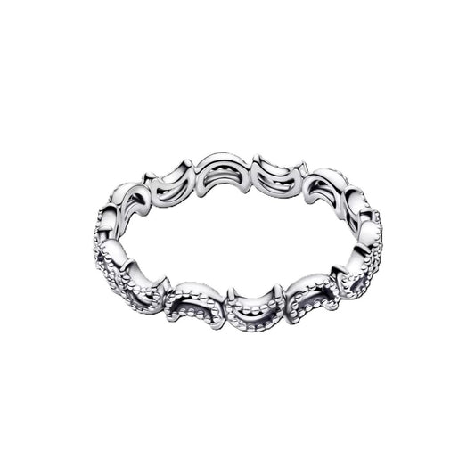 Zilverkleurige Pandora ring met tijdloos design en verfijnde details.