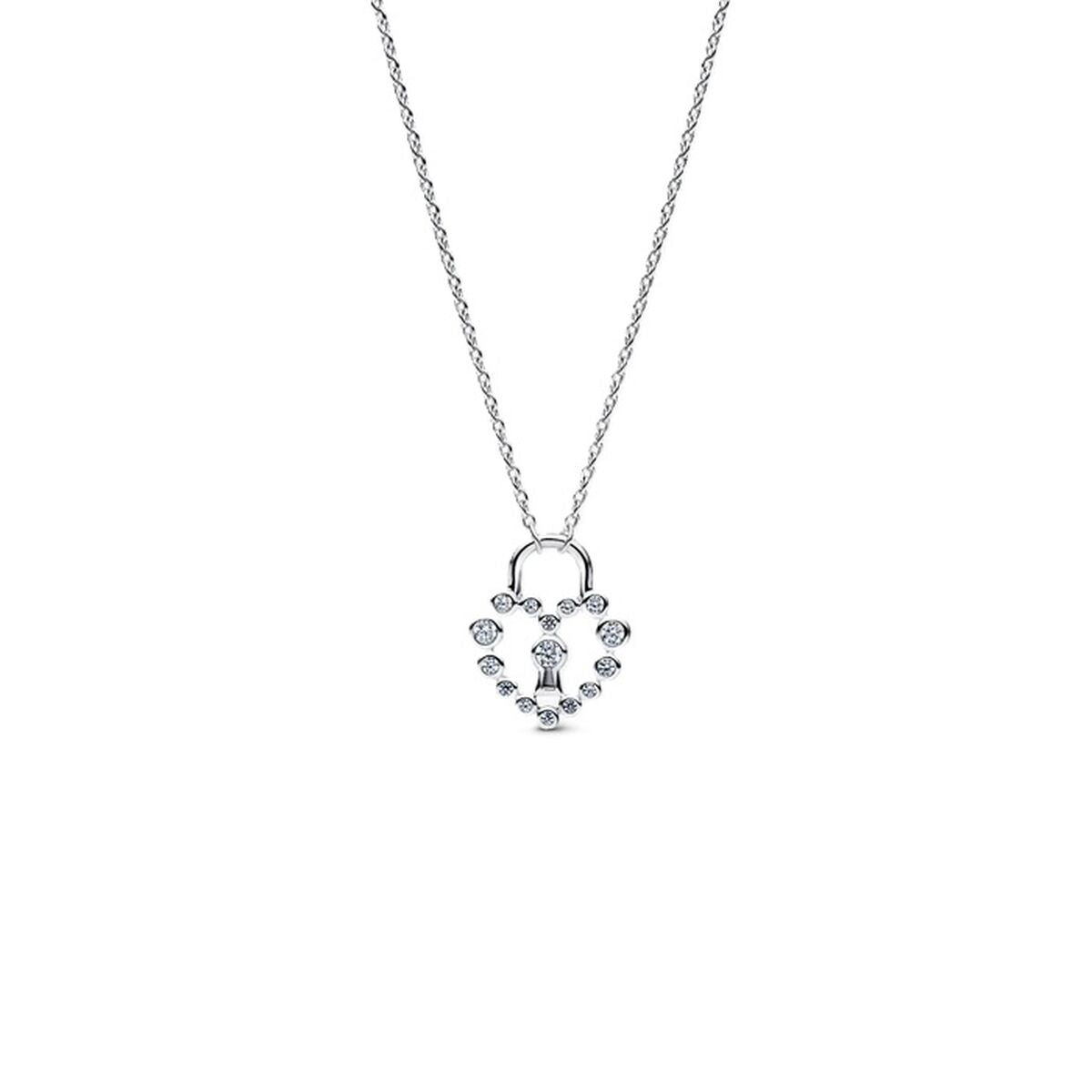 Zilverkleurige Pandora ketting met hartvormige hanger en sprankelende details.
