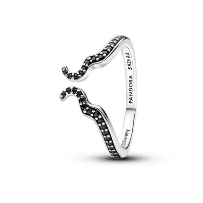 Pandora ring voor dames in maat 14, zwart met elegante golvende details.