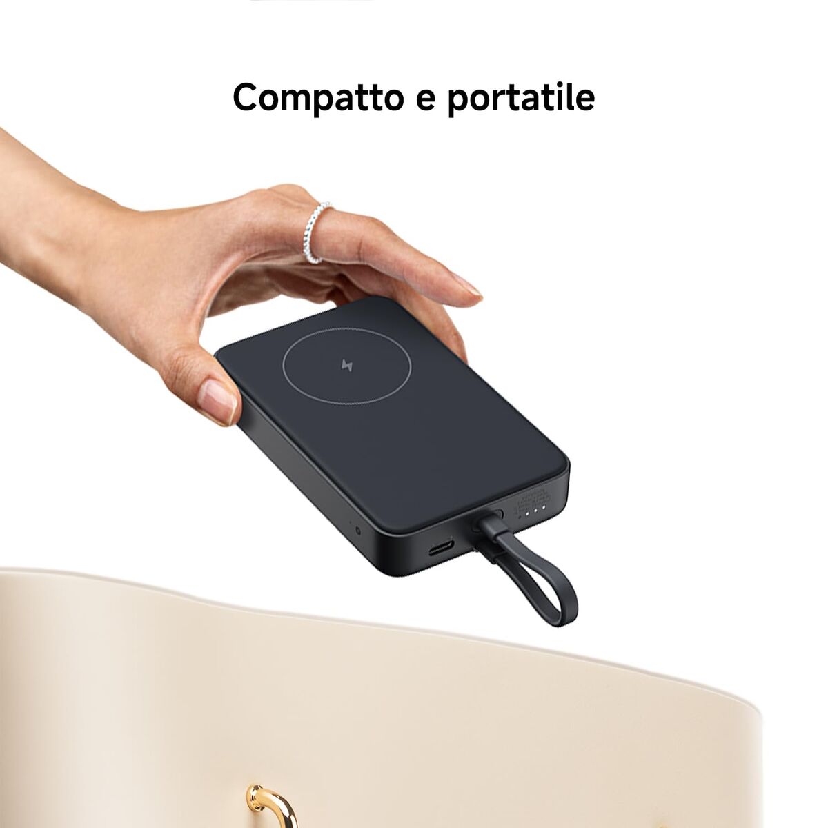 Xiaomi Powerbank 10000 mAh in hand, compact en draagbaar ontwerp met USB-C aansluiting.
