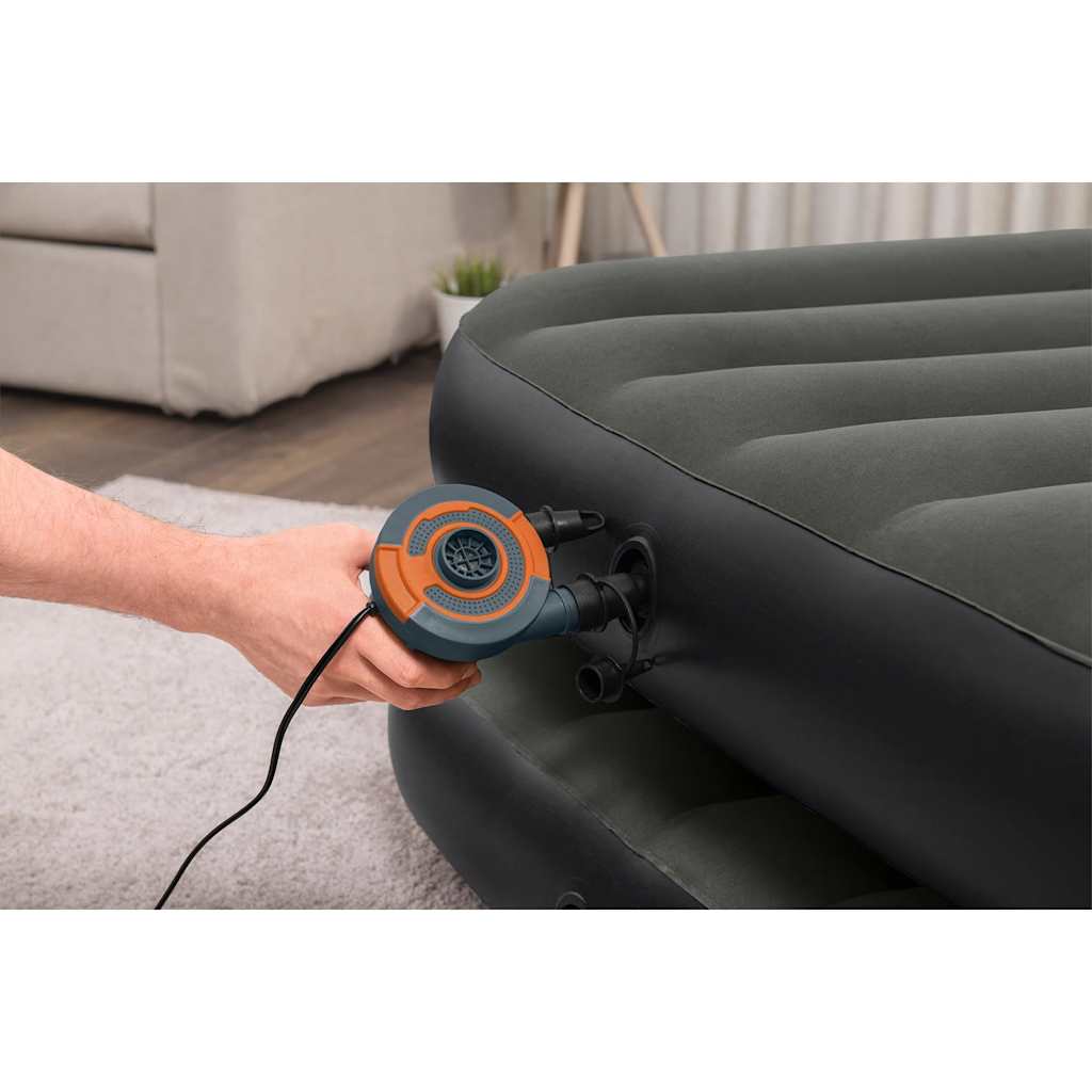 Detail van de Bestway 3-in-1 luchtbed met elektrische pomp in gebruik.
