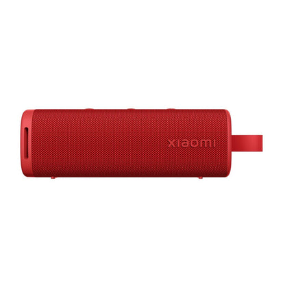 Zijaanzicht van de rode Xiaomi QBH4263GL Bluetooth luidspreker met knoppen en handvat.