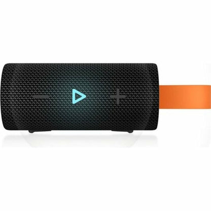 Zijaanzicht van de zwarte Xiaomi Bluetooth luidspreker met oranje handvat en bedieningsknoppen.