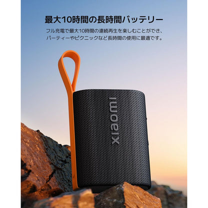 Detail van de Xiaomi SOUND POCKET luidspreker met oranje handvat en zwarte behuizing.