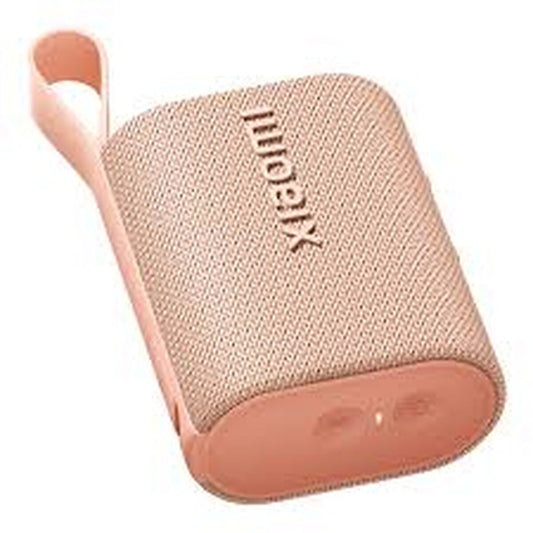 Roze Xiaomi SOUND POCKET Bluetooth-luidspreker met stijlvol ontwerp en draagbare handgreep.