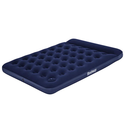 Detail van het Bestway luchtbed met ingebouwde voetpomp, zijaanzicht en comfortabele structuur.