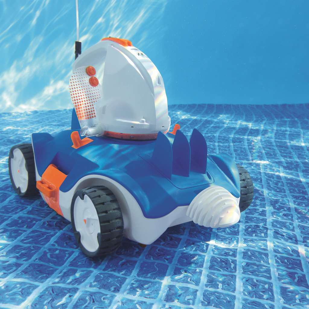 Draadloze Bestway Flowclear Aquatronix zwembadreinigingsrobot in blauw, op de bodem van een zwembad.
