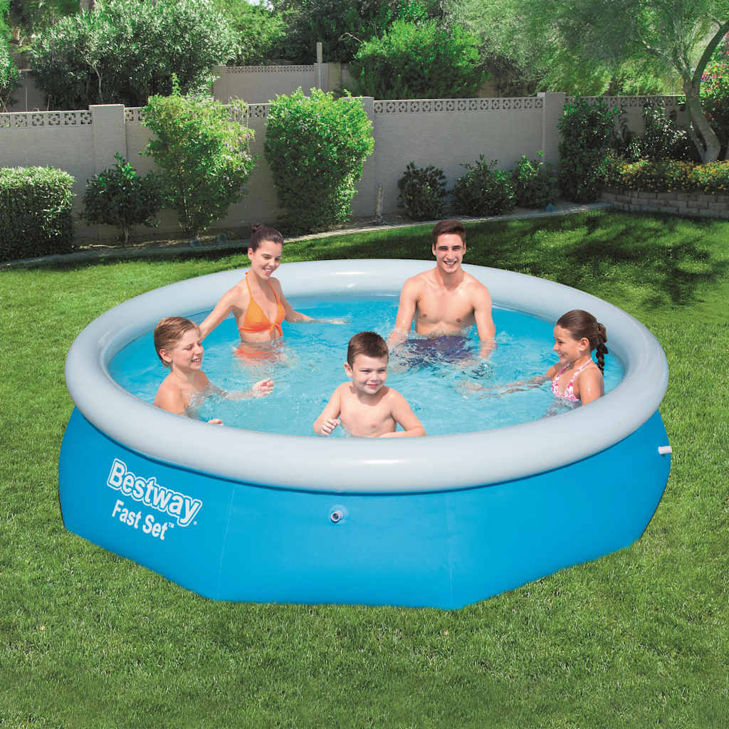 Bestway Fast Set opblaasbaar zwembad van 305x76 cm met spelende kinderen in de tuin.