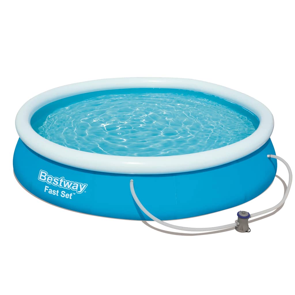 Detail van de Bestway Fast Set zwembadset met helder blauw water en filterpomp.