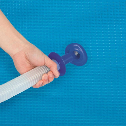 Detail van de Bestway Flowclear deluxe 58237 zwembad onderhoudsset met handvat en slang.