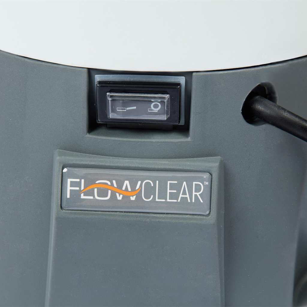 Detail van de Bestway Flowclear zandfilterpomp met schakelaar en merklogo.