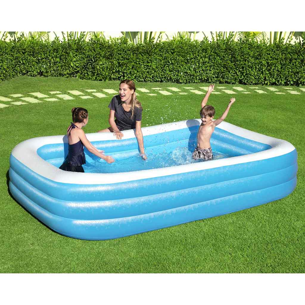 Detail van het Bestway opblaasbare zwembad met kinderen die spelen en spetteren in het water.