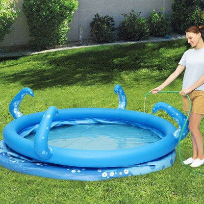 Detail van het Bestway Easy Set OctoPool zwembad met sproeiers en tentakels in de achtertuin.