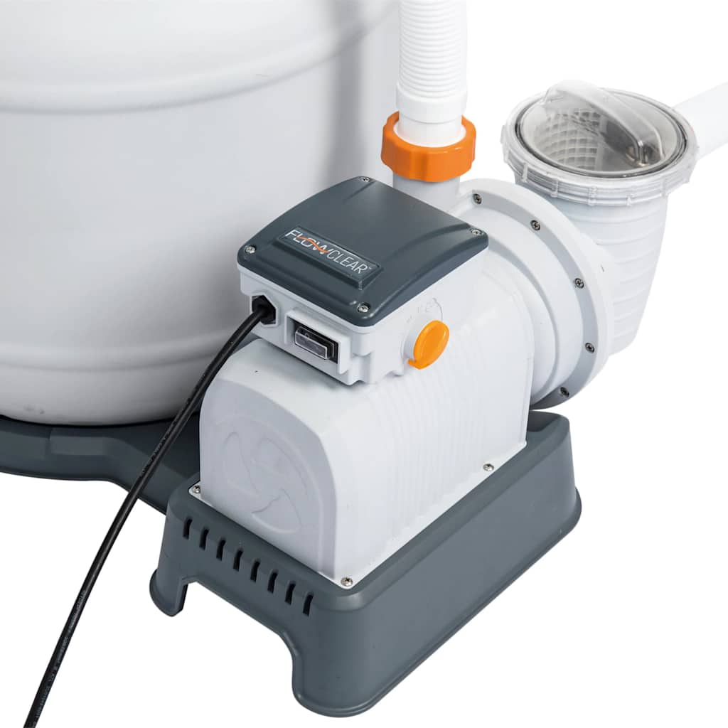 Detail van de Bestway Flowclear zandfilterpomp met timer en aansluitingen.