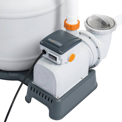 Detail van de Bestway Flowclear zandfilterpomp met timer en aansluitingen.