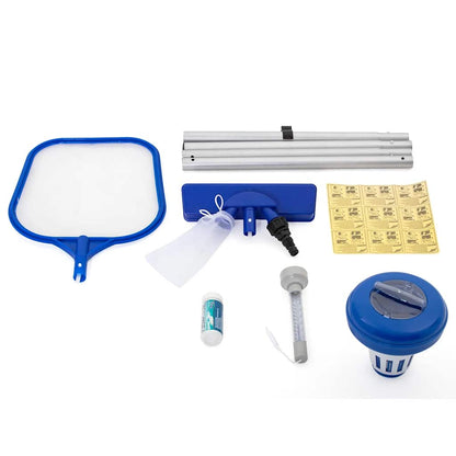 Detail van de Bestway Flowclear onderhoudsset met skimmerkop, teststrips en zuigkop.