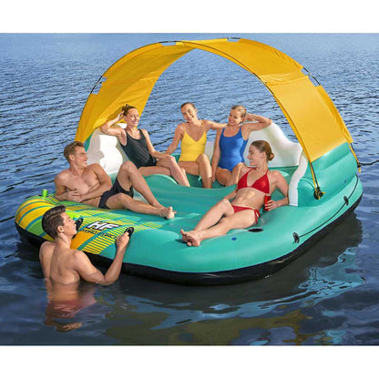 Lounge-eiland vidaXL opblaasbaar voor vijf personen met afneembaar zonnedoek op het water.