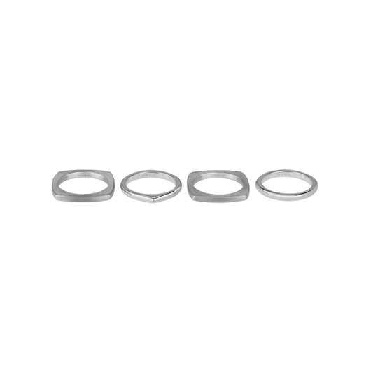 Set van vier zilveren Breil ringen in verschillende vormen en maten, elegant en tijdloos ontwerp.