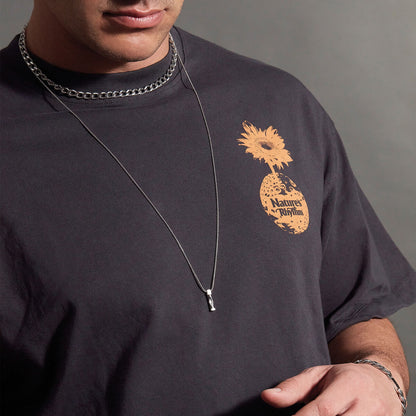 Detail van de Breil Ketting Dames in sterling zilver, gedragen door een model.