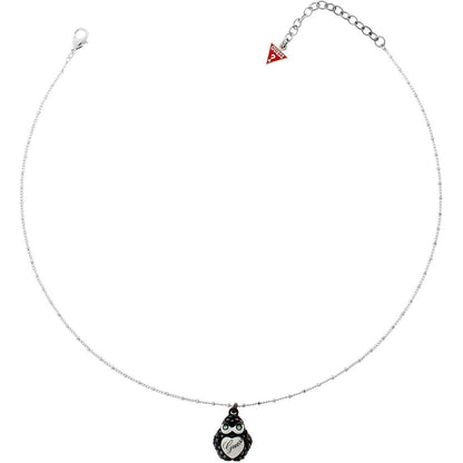 Detail van de Guess ketting met zwart uilontwerp en zirkonen, zijaanzicht.