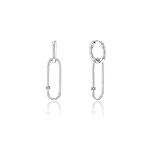 Elegante Calvin Klein oorbellen van roestvrij staal met een unieke paperclipvorm.