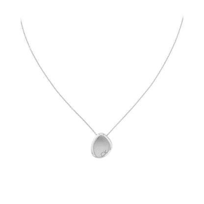Detail van de Calvin Klein damesketting in roestvrij staal met een elegante, druppelvormige hanger.