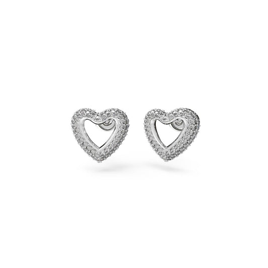 Zilverkleurige Guess oorbellen in hartvorm met elegante details.
