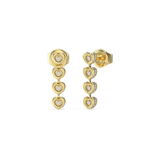 Gouden Guess oorbellen met hartvormige hangers en sprankelende details.