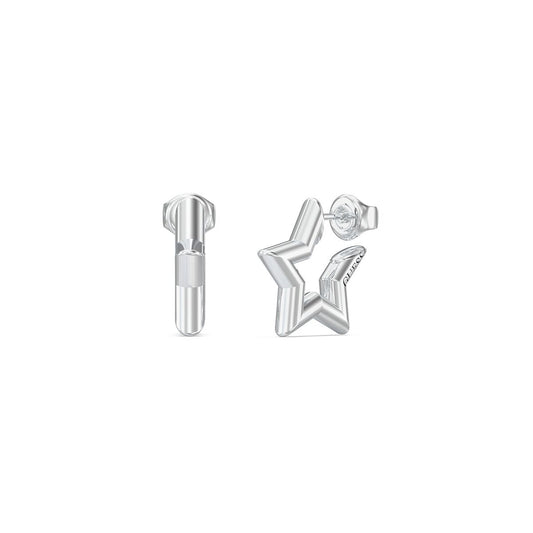 Zilverkleurige Guess oorbellen met stervormig design, elegant en stijlvol.